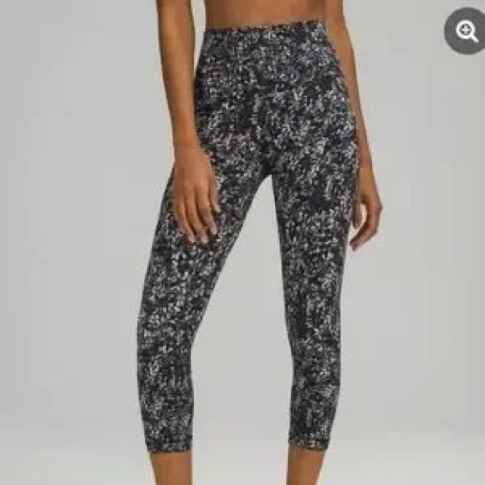 Women's Black and White Patterned Leggings